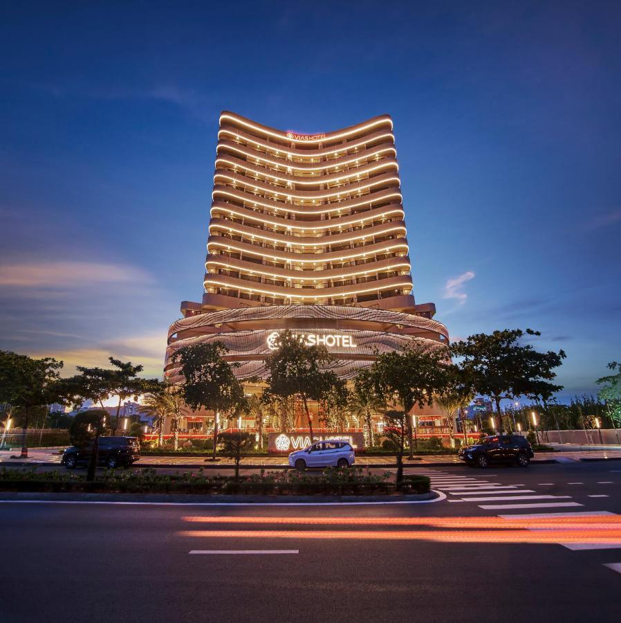 Vias Hotel Vung Tau - Transportation Included Exterior foto The hotel at night
